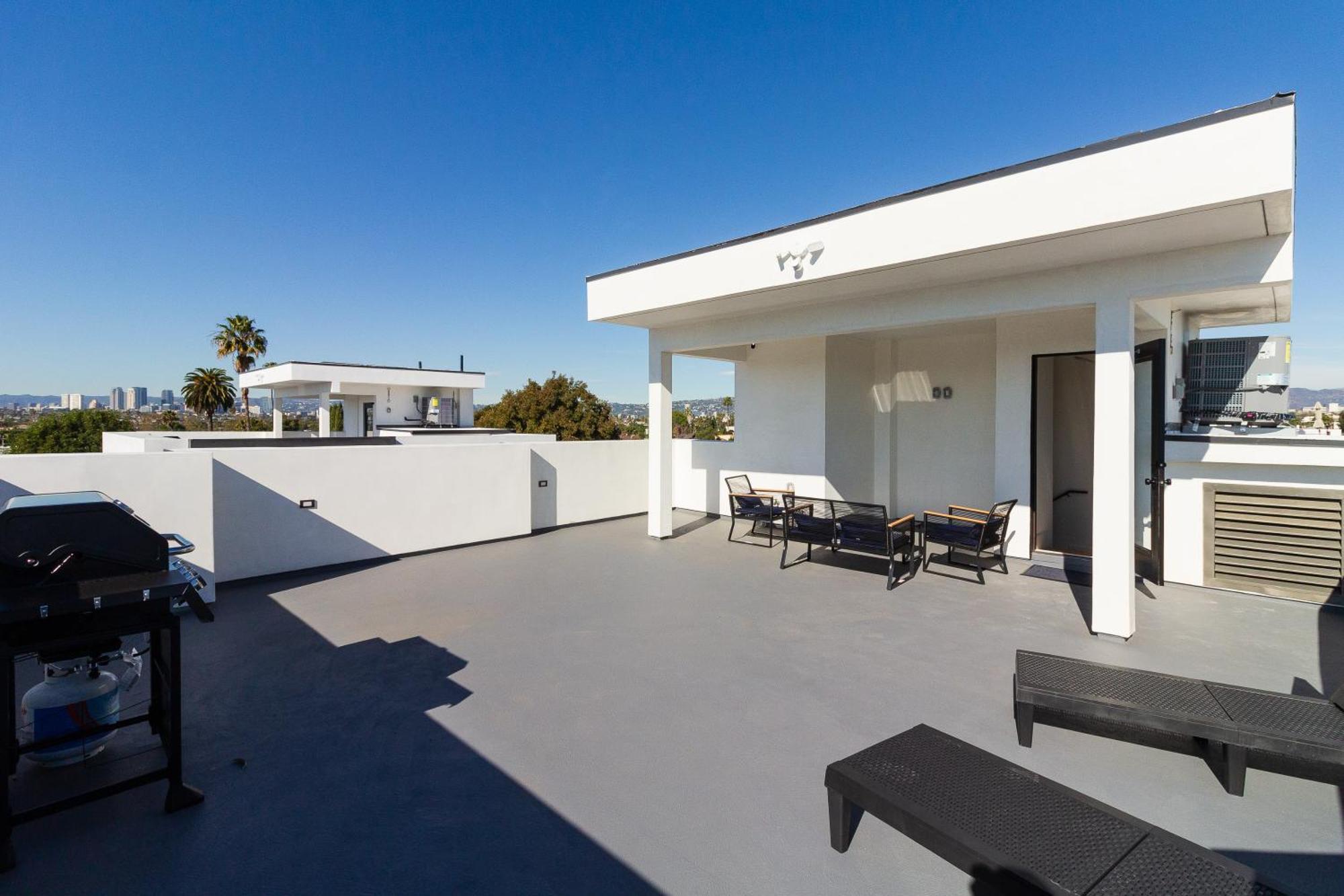 Brand New Modern 5 Bedroom House Pickfair Village Holiday home Los Angeles